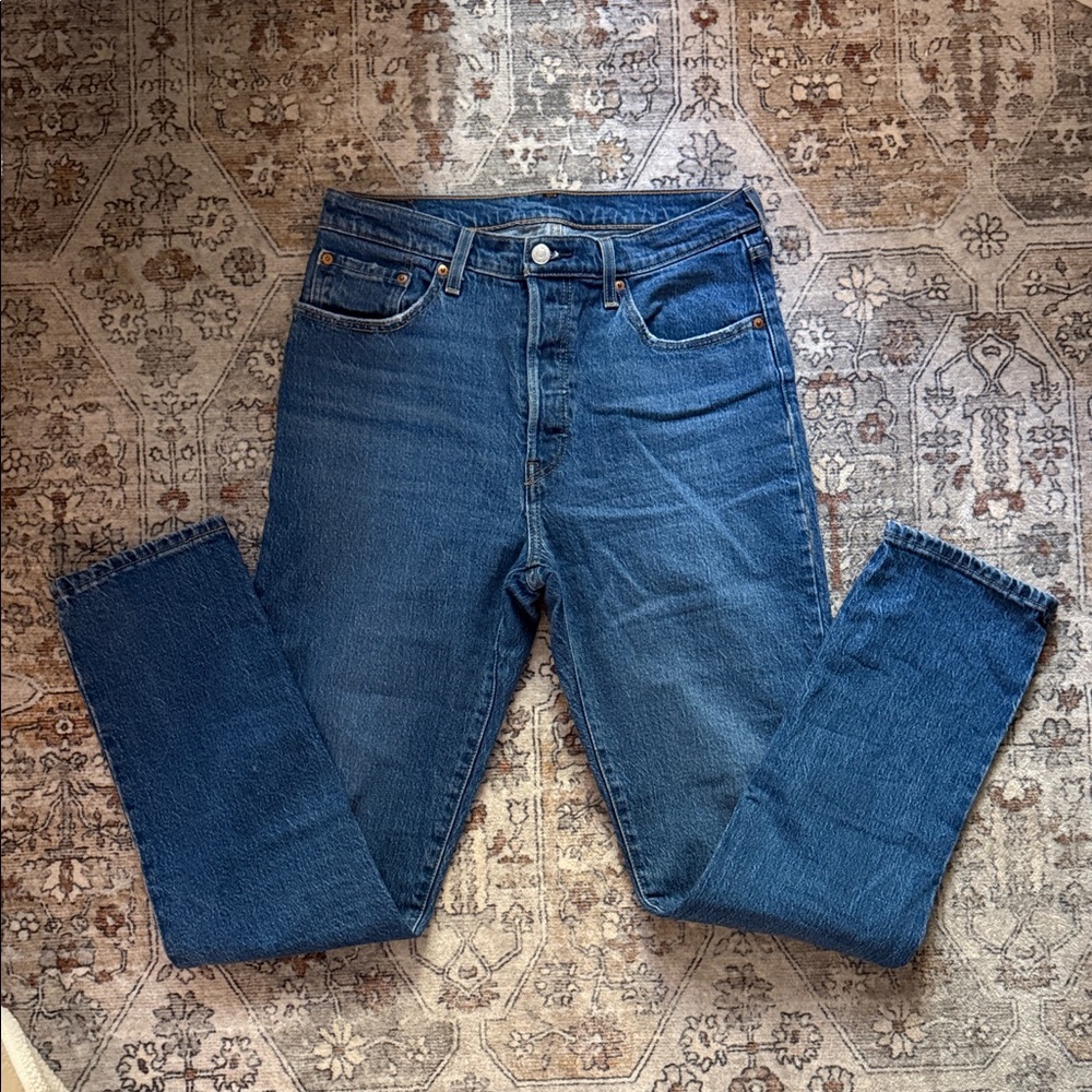 Levi's 501 Women's Straight Leg Jeans in Medium Blue Indigo